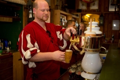 web-gasterey-kahl-gezapftes-bier-012